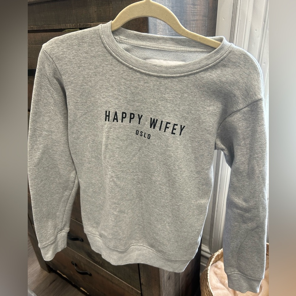Happy Wifey Oslo sweatshirts (2)